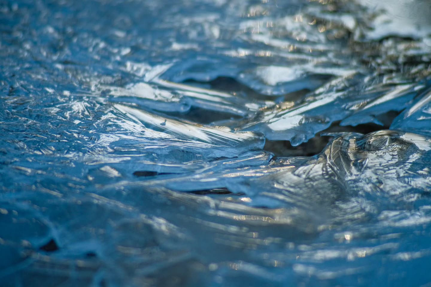 A picture of a frozen river